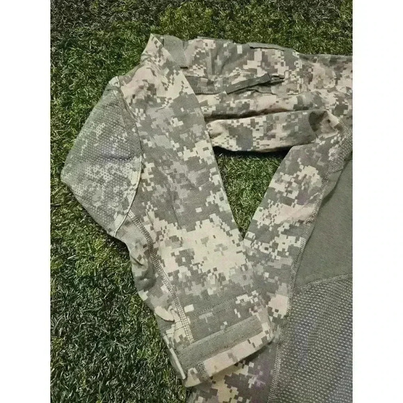 Massif Army Combat Shirt Mens XL Green Digital Camo Stretch Compression NWT - Picture 2 of 8